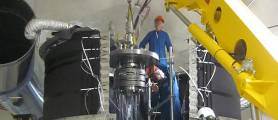 美国物理学家设计新型气泡室暗物质探测器，并获得第一批数据。