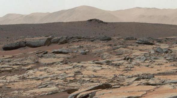 美国华盛顿大学的科学家德克认为，火星生命化石可能存在于沉积物下方
