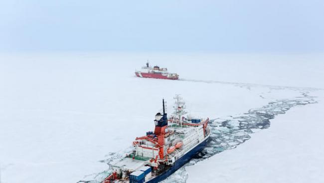 2015年9月7日，主持美国 GEOTRACES考察的USCGC Healy和主持德国GEOTRACES考察的RIB Polarstern相会于北极。2015年