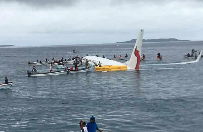 巴布亚新几内亚载47人波音737客机在太平洋岛国堕湖 全员奇迹生还