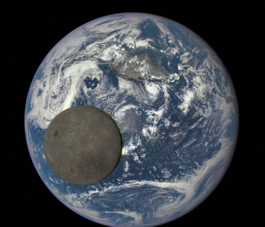 美国宇航局发布令人惊叹动画：月球正从地球前方通过
