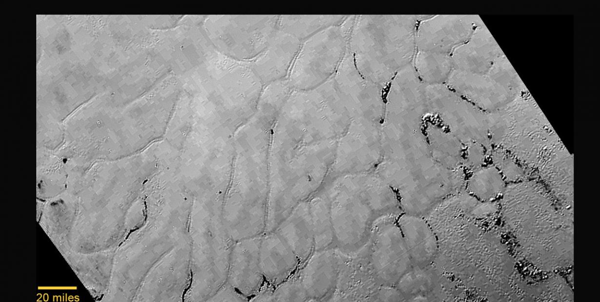 冥王星心脏中心发现一片广漠的冰冻平原