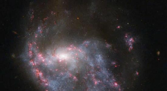 3亿年前发生神秘碰撞的螺旋星系