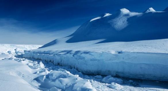 英国科学家在南极冰原下发现巨大隧道