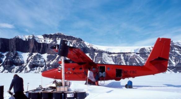 英国科学家在南极冰原下发现巨大隧道