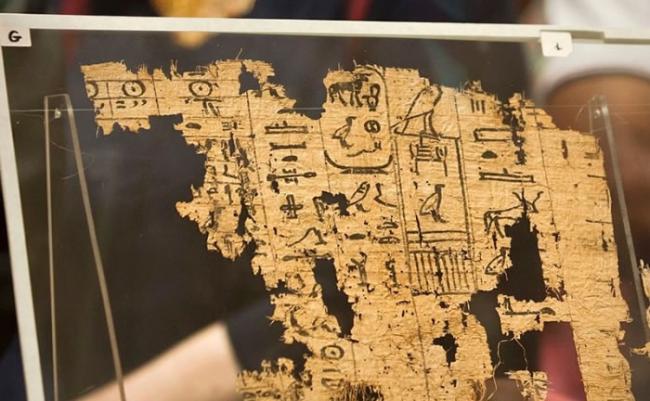 埃及开罗博物馆展出4500年前残片
