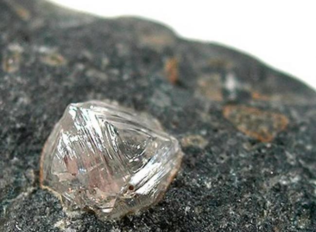 美国麻省理工在地球深处发现一片巨大钻石区 可能高达千兆吨