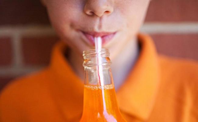 波士顿大学研究经常喝含糖汽水与生育机率的关系。