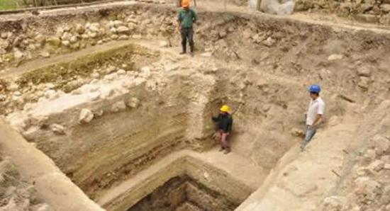 位于危地马拉的Ceibal挖掘平台 A-24, 该挖掘平台显示了位于玛雅低地的最为古老的纪念碑似的建筑。