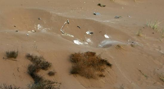 内蒙古阿拉善盟额济纳旗巴丹吉林沙漠发现“神舟十号”飞船逃逸塔残骸