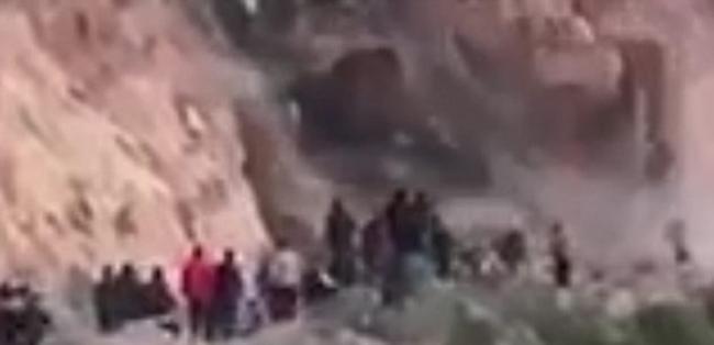 秘鲁南部高地发生山泥倾泻 女子无视危险遭活埋