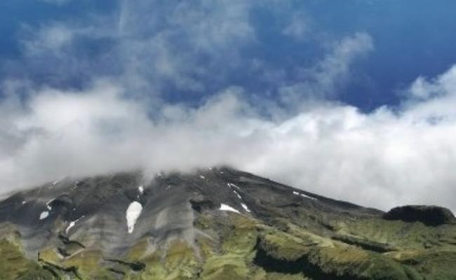 塔拉纳基山每500年爆发一次。