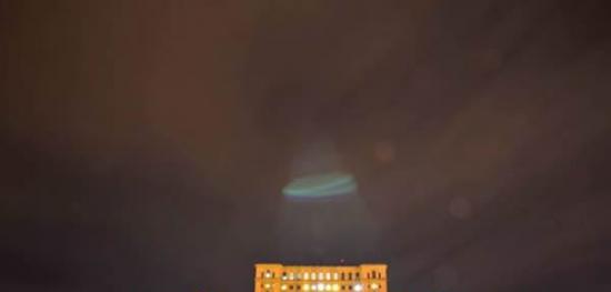罗马尼亚议会大楼上空惊现疑似UFO神秘光环