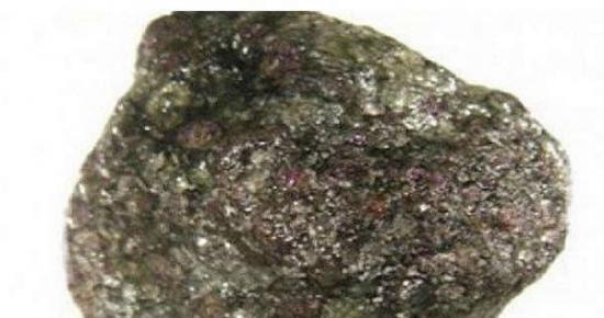俄罗斯的Udachnayaa钻石矿出土一块包含3万颗微小钻石的奇特岩石