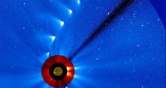 2013年12月初，科学家宣称，“世纪彗星”抵达近日点时彗星本体可能完全解体，剩余残骸物质最终将成为星尘。