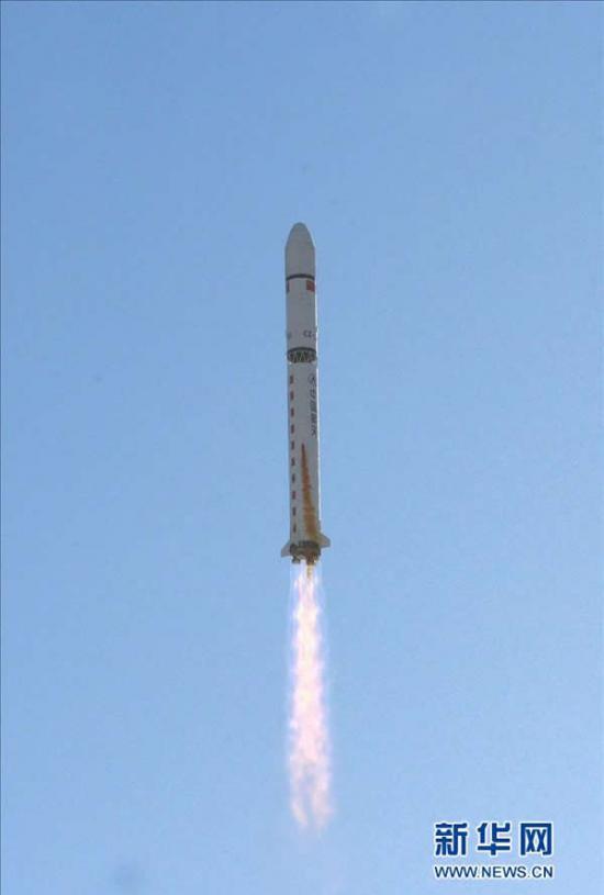 我国用长征二号丁运载火箭成功将试验五号卫星发射升空