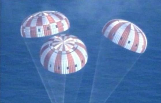 太空舱降落时所用的降落伞