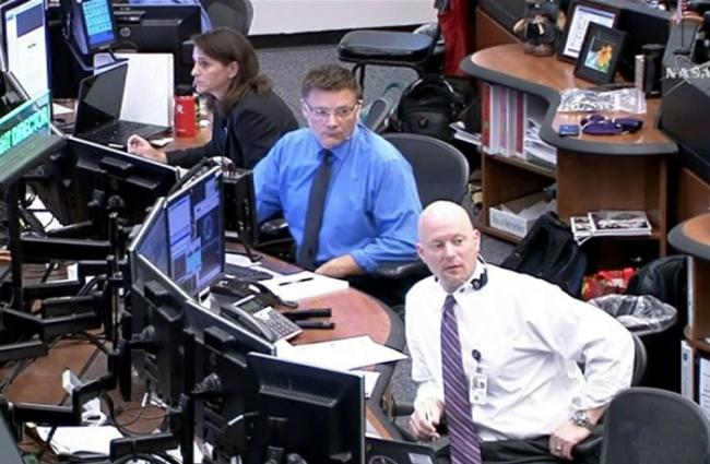休斯敦太空中心的工作人员大为紧张。