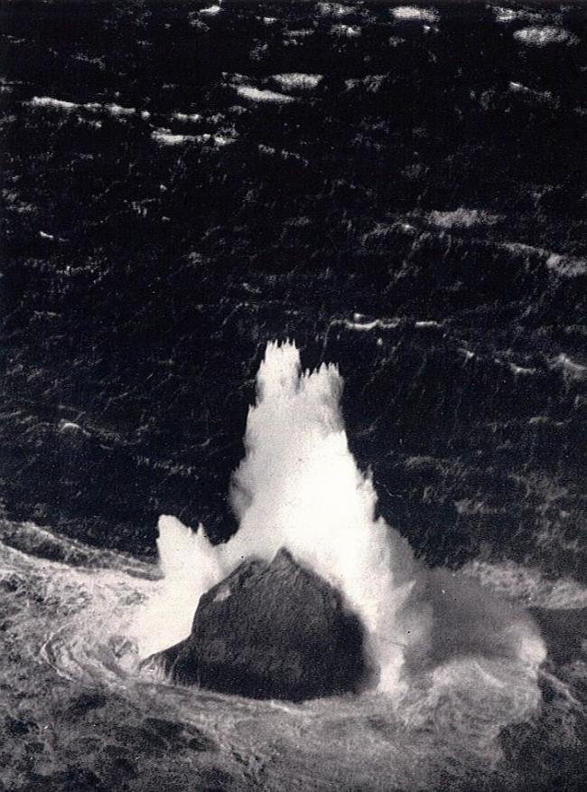 1943年北大西洋的一个巨大波浪照片