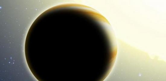 开普勒-76b行星公转周期只有1.5天，朝着恒星的一面炙热，背面阴暗如地狱。