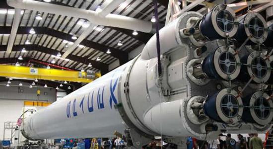 SpaceX发射的猎鹰9号火箭助推器成功实现软着陆