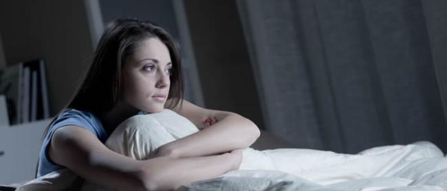 美国梅奥医院睡眠学专家发现趴着睡可能会导致一系列健康问题