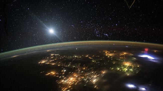 宇航员曾在国际空间站上拍到过墨西哥上空同样现象