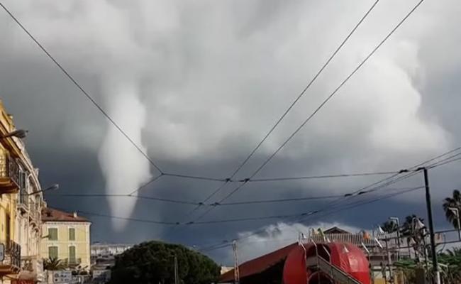 意大利西北部城市圣雷莫现龙卷风 途人环抱灯柱防吹走