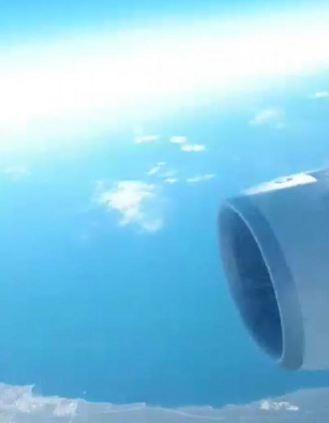 马来西亚全亚洲航空编号D7237的A330客机引擎故障传爆炸声狂震像洗衣机