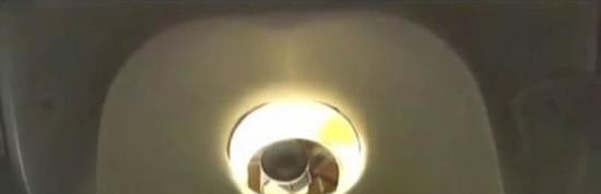 蒙大拿州的科学家已经展示了国际空间站上的宇航员是如何如厕的。汉克-格林在一段视频中解释了宇航员是怎样使用泵收集粪便的。在进行大解时，宇航员不得不坐在一个较小的马
