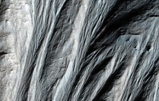 火星上复杂的沟壑系统