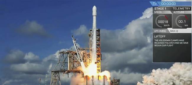 美军X-37B无人试验机首度搭乘SpaceX的猎鹰9号火箭上太空