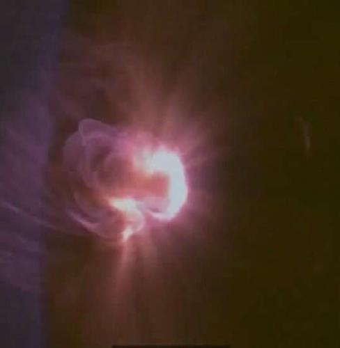 美国宇航局公布“猎户座”宇宙飞船返回地球时的照片