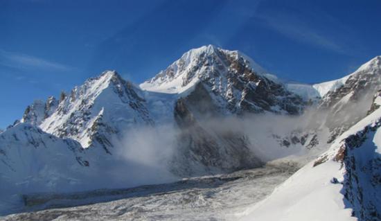 美国阿拉斯加州发生世界上最大的自然山体滑坡