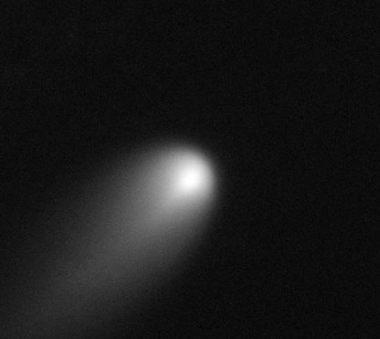 哈勃空间望远镜拍摄的彗星ISON照片，彗尾长度为9.2万公里