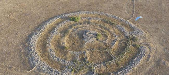 以色列吉尔加5000多年前的“巨人之轮”巨石阵藏神秘血腥史