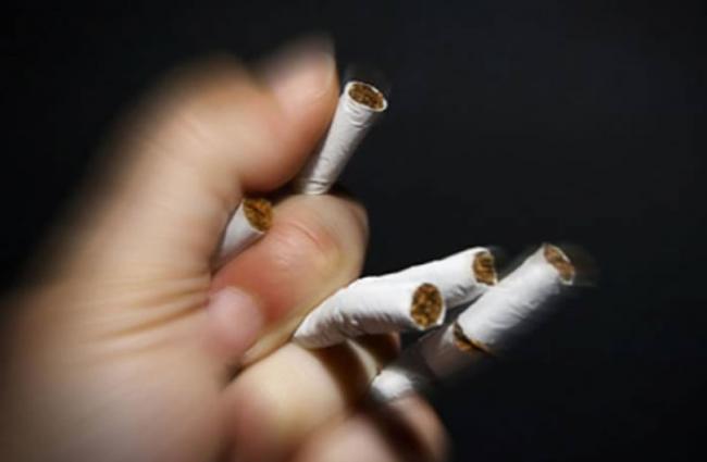 中国三分之二年轻男性有吸烟习惯 除非他们戒烟否则一半烟民会因吸烟死亡