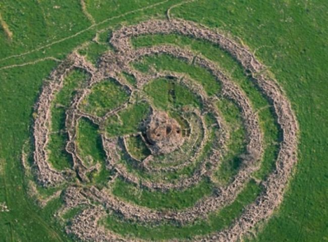 以色列吉尔加5000多年前的“巨人之轮”巨石阵藏神秘血腥史