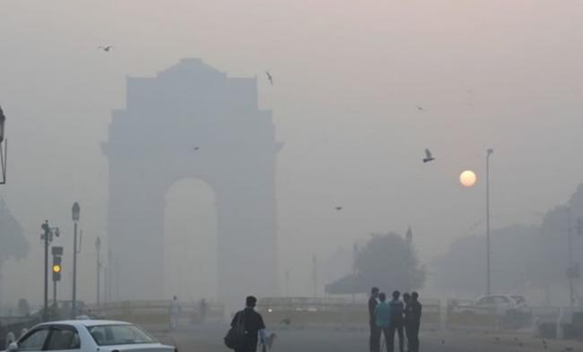 新德里的汽车以及工业排放等问题严重。