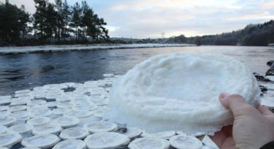 苏格兰河流上的神秘「荷叶冰」现象