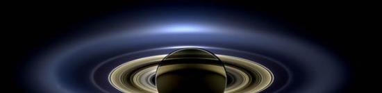 卡西尼号宇宙飞船拍摄的土星和环的最新图片，该图片增强了对比度并加强了颜色。