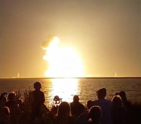 民众目睹火箭爆炸