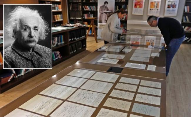 希伯莱大学展出爱因斯坦（小图）的珍贵手稿。