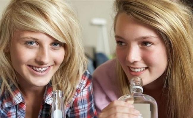 英国有研究发现，中产孩子酗酒的机会，比起基层孩子多出一倍。