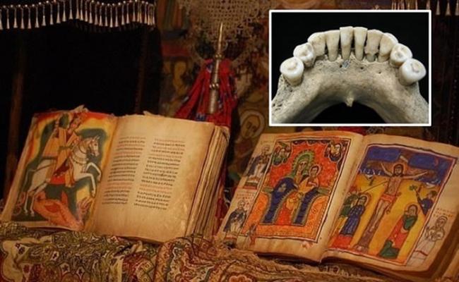 专家在修女骸骨牙齿中（小图）发现深蓝色颜料，相信死者生前曾参与绘制《圣经》。