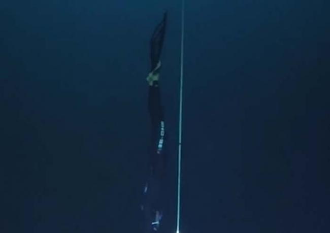 意大利自由潜水女选手祖西尼（Alessia Zecchini）一口气下潜107公尺突破极限再创世界纪录