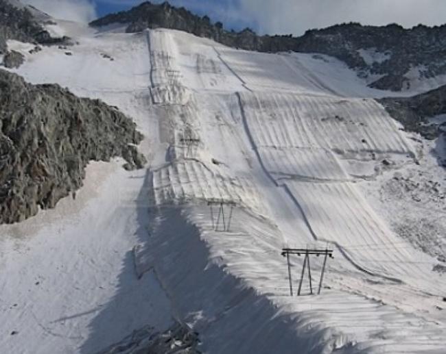 普雷萨纳冰川是著名滑雪胜地。