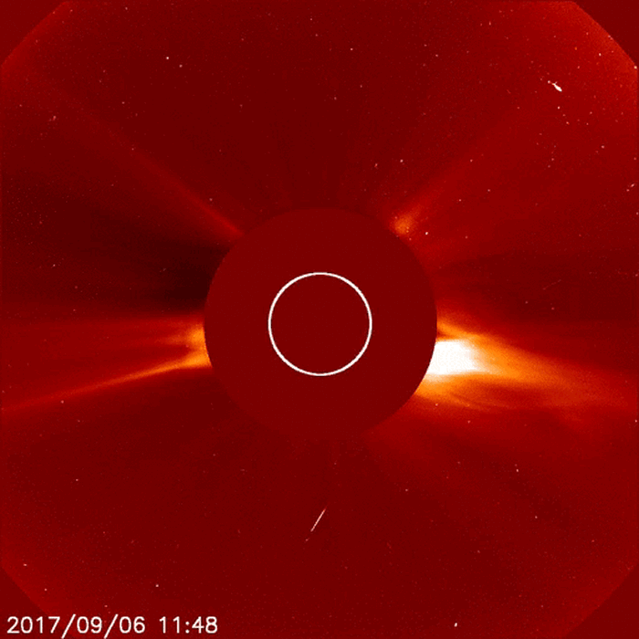 动画：太阳连续爆发两次“耀斑”大爆炸，其中一次“闪焰”高达X9.3级。