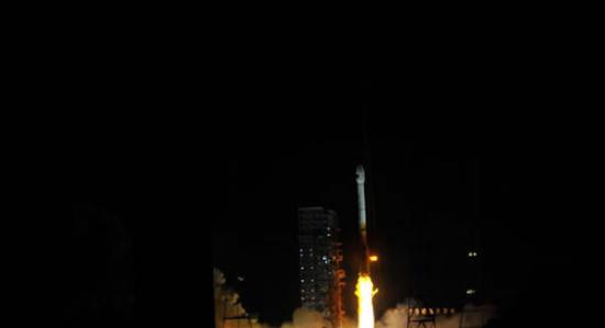 3月30日21时52分，中国在西昌卫星发射中心用长征三号丙运载火箭，成功将首颗新一代北斗导航卫星发射升空，卫星顺利进入预定轨道。田兆运 摄