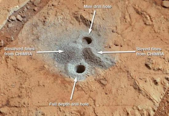 好奇号钻探火星表面